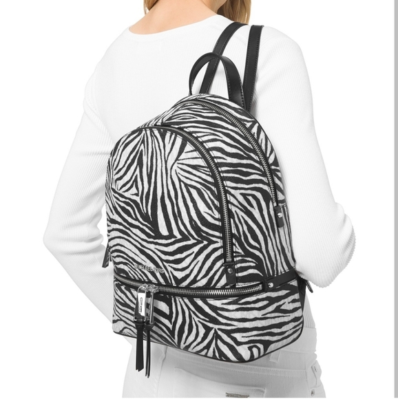 Michael Kors Handbags - 💼Michael Kors Rhea Zip Medium  Backpack
